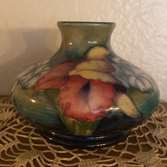 Moorcroft Orchid Pattern Sqaut Vase made in England - Picture 1 of 8